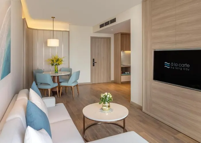 Khách sạn Khach San 5 Sao Alacarte 5*