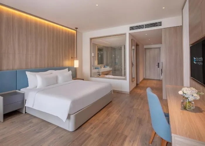 Khách sạn Khach San 5 Sao Alacarte 5*
